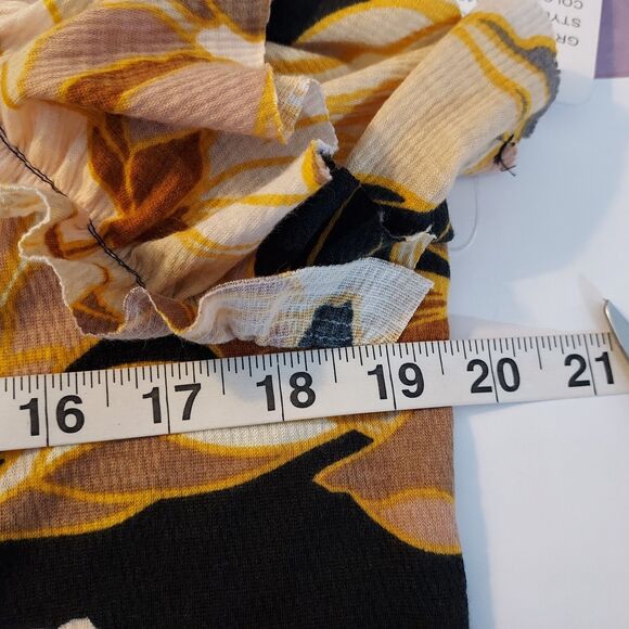 Stella + Ginger Shirt Top Ruffled Short Sleeve Stretch Floral Womens Large NWT - Picture 12 of 15